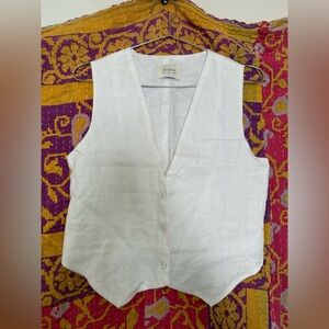 DISSH White Button-Down Sleeveless Shirt